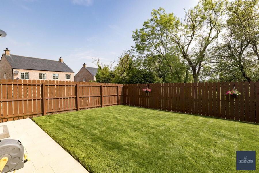 17 Lisnisky Crescent