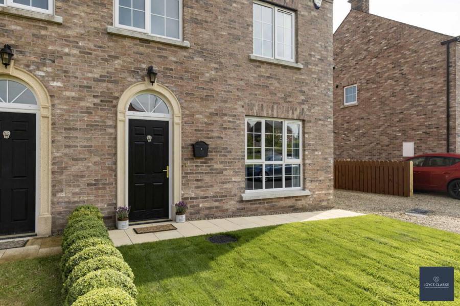 17 Lisnisky Crescent
