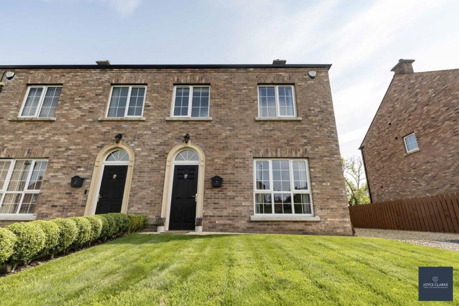 17 Lisnisky Crescent