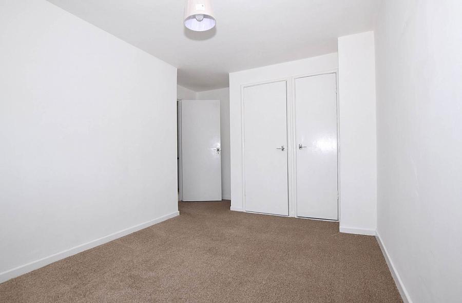 18 Meadow Close
