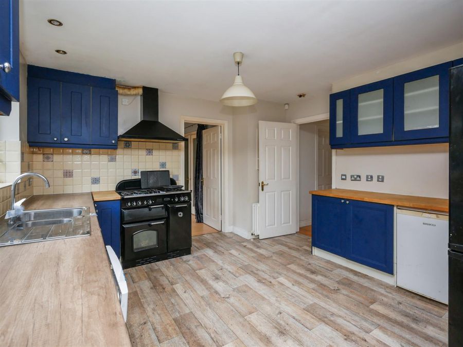 4 Baronscourt Lane
