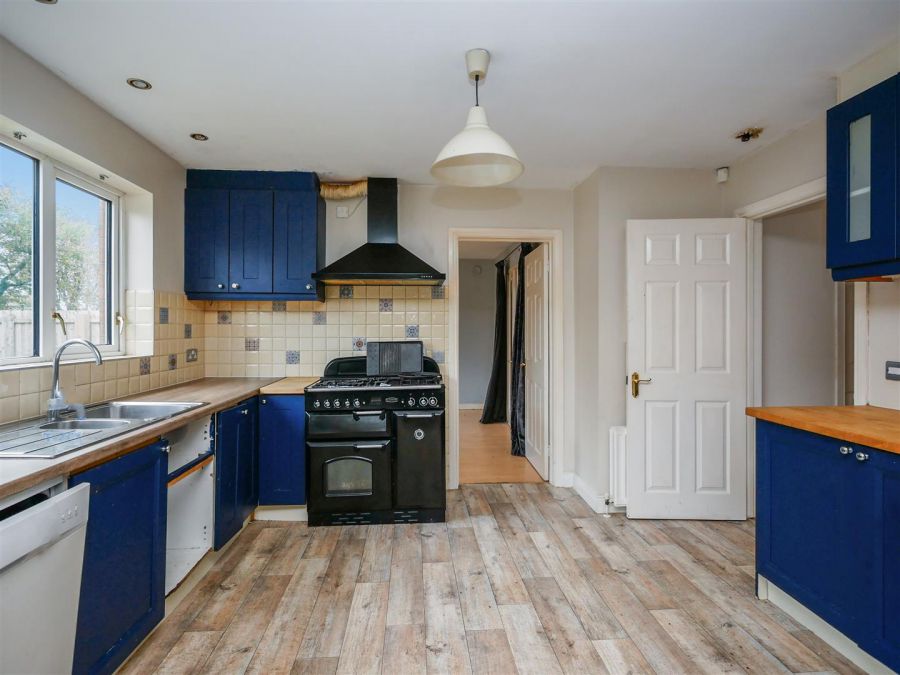 4 Baronscourt Lane