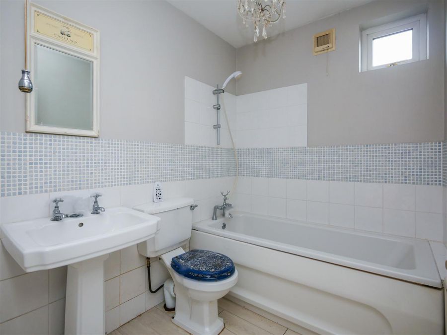 4 Baronscourt Lane