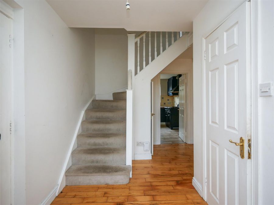 4 Baronscourt Lane