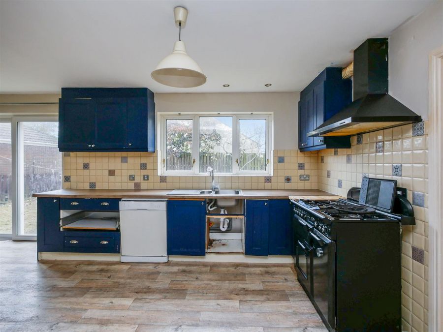 4 Baronscourt Lane