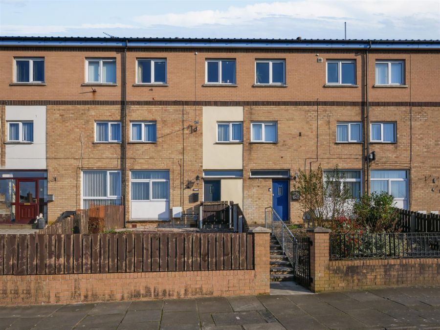 17A Castlehume Gardens, Belvoir Park