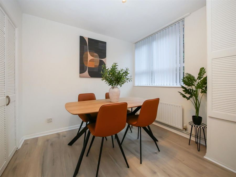 17A Castlehume Gardens, Belvoir Park