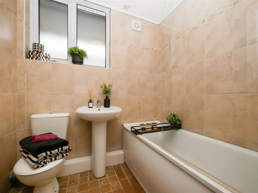 17A Castlehume Gardens, Belvoir Park