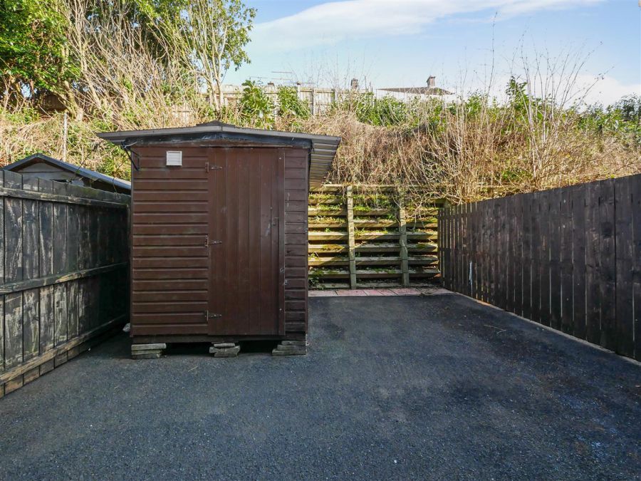 17A Castlehume Gardens, Belvoir Park