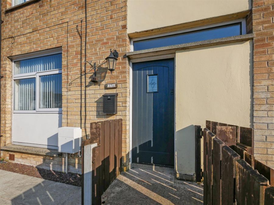 17A Castlehume Gardens, Belvoir Park