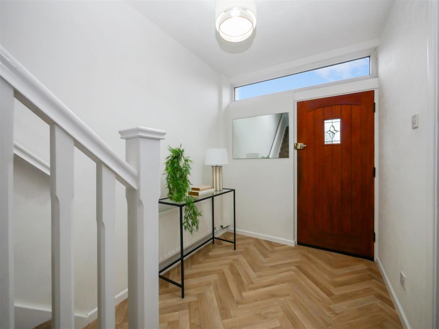 17A Castlehume Gardens, Belvoir Park