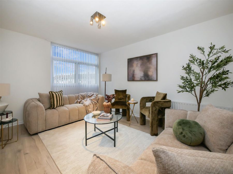 17A Castlehume Gardens, Belvoir Park