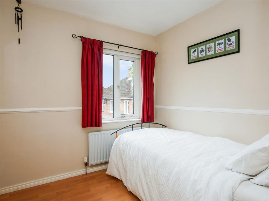 14 Lenaghan Gardens