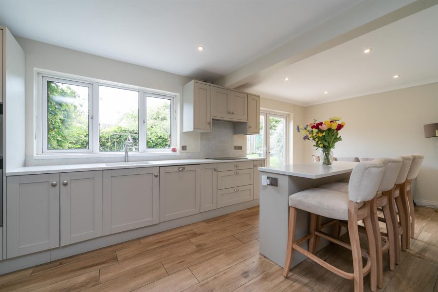 6 Baronscourt Gardens