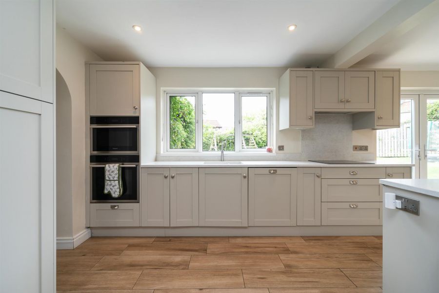 6 Baronscourt Gardens
