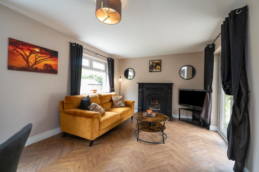 6 Baronscourt Gardens
