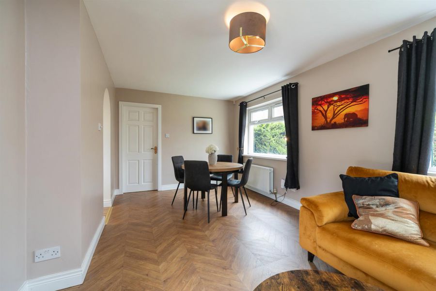 6 Baronscourt Gardens