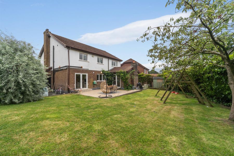 6 Baronscourt Gardens
