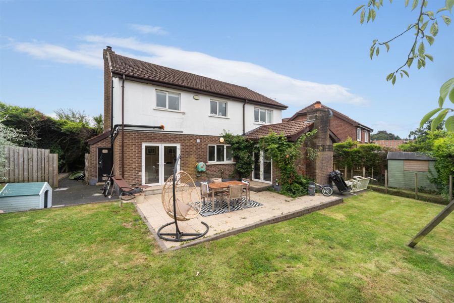 6 Baronscourt Gardens