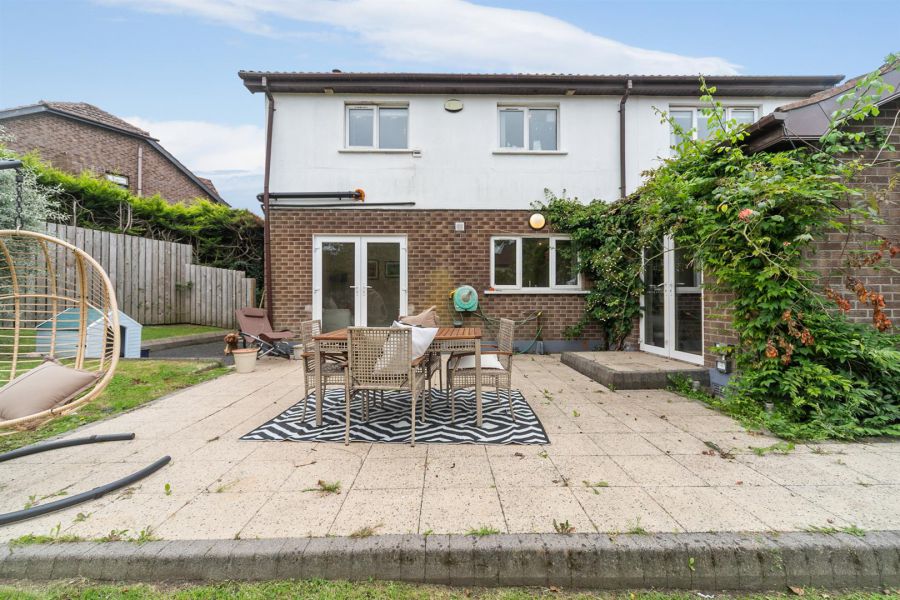 6 Baronscourt Gardens