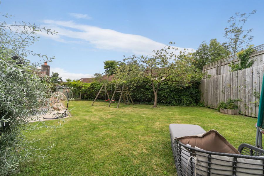 6 Baronscourt Gardens