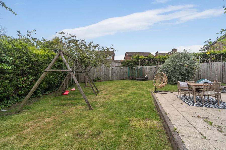 6 Baronscourt Gardens