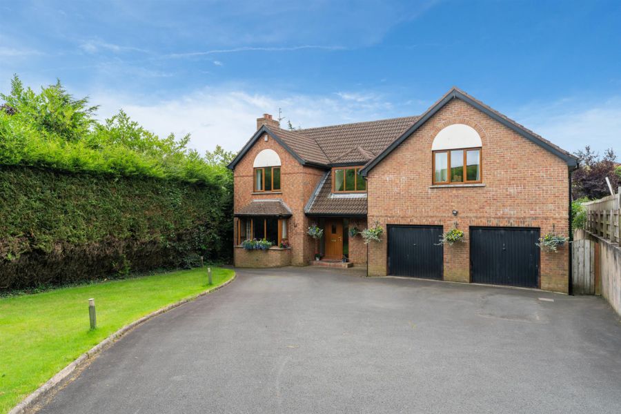 4 Garland Crescent, Manse Road
