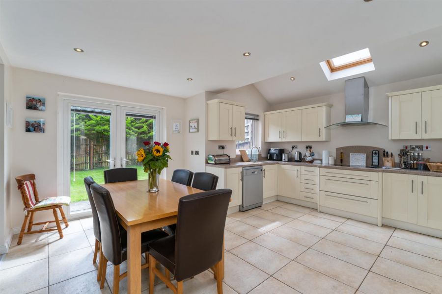 4 Garland Crescent, Manse Road