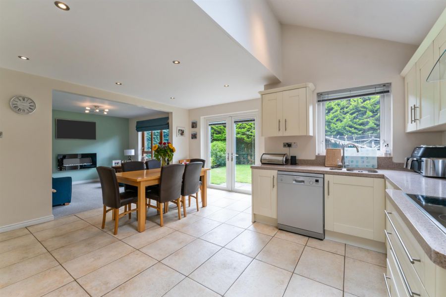 4 Garland Crescent, Manse Road