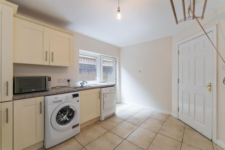 4 Garland Crescent, Manse Road