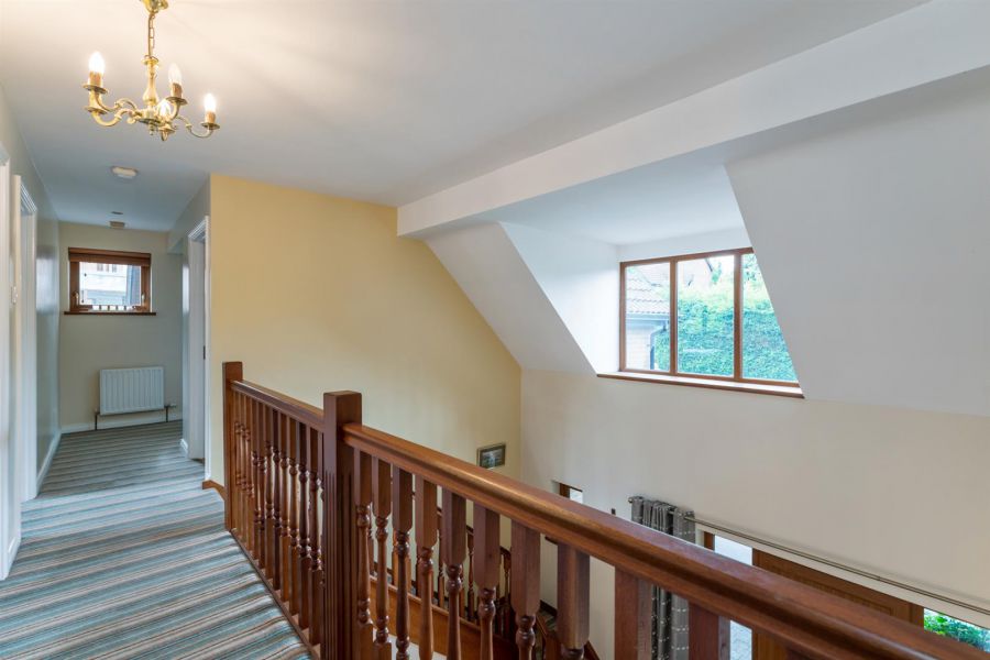 4 Garland Crescent, Manse Road