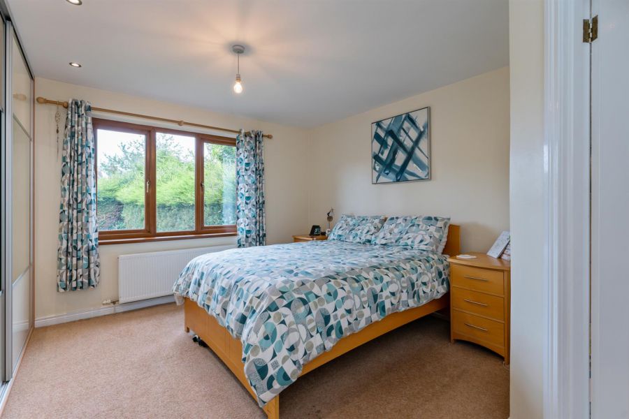 4 Garland Crescent, Manse Road