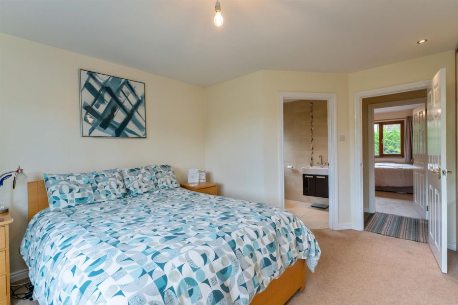 4 Garland Crescent, Manse Road