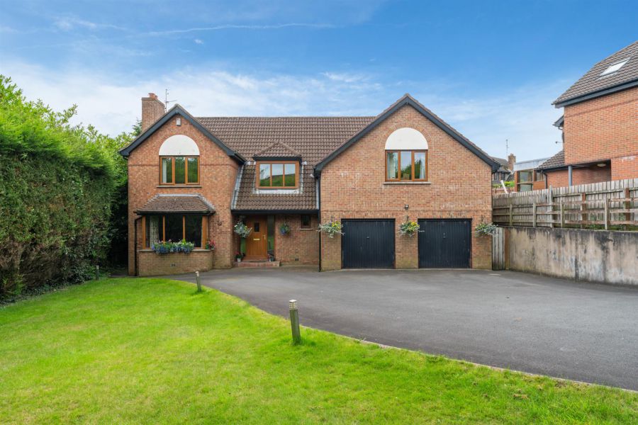 4 Garland Crescent, Manse Road