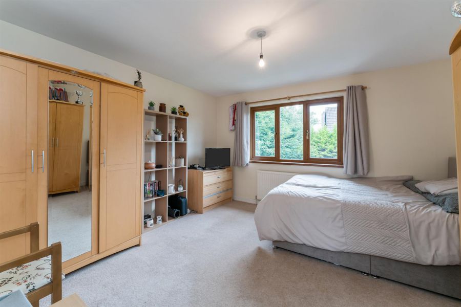 4 Garland Crescent, Manse Road