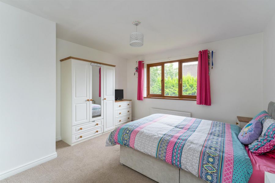 4 Garland Crescent, Manse Road