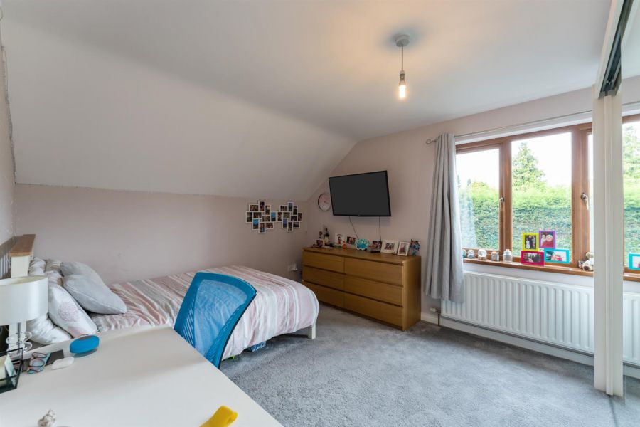 4 Garland Crescent, Manse Road