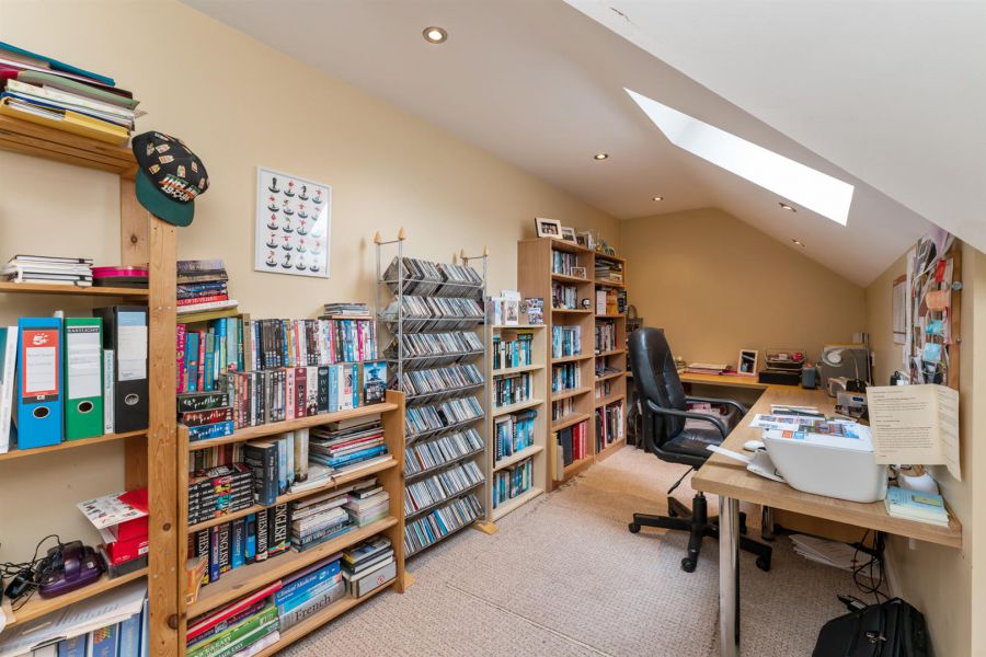 4 Garland Crescent, Manse Road