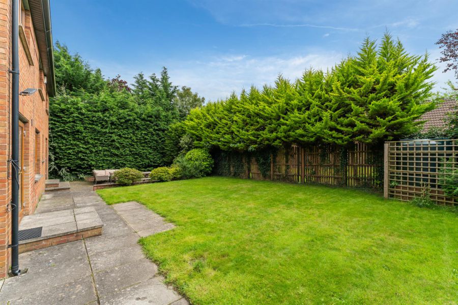 4 Garland Crescent, Manse Road