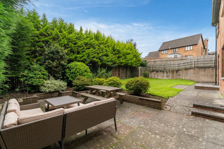 4 Garland Crescent, Manse Road