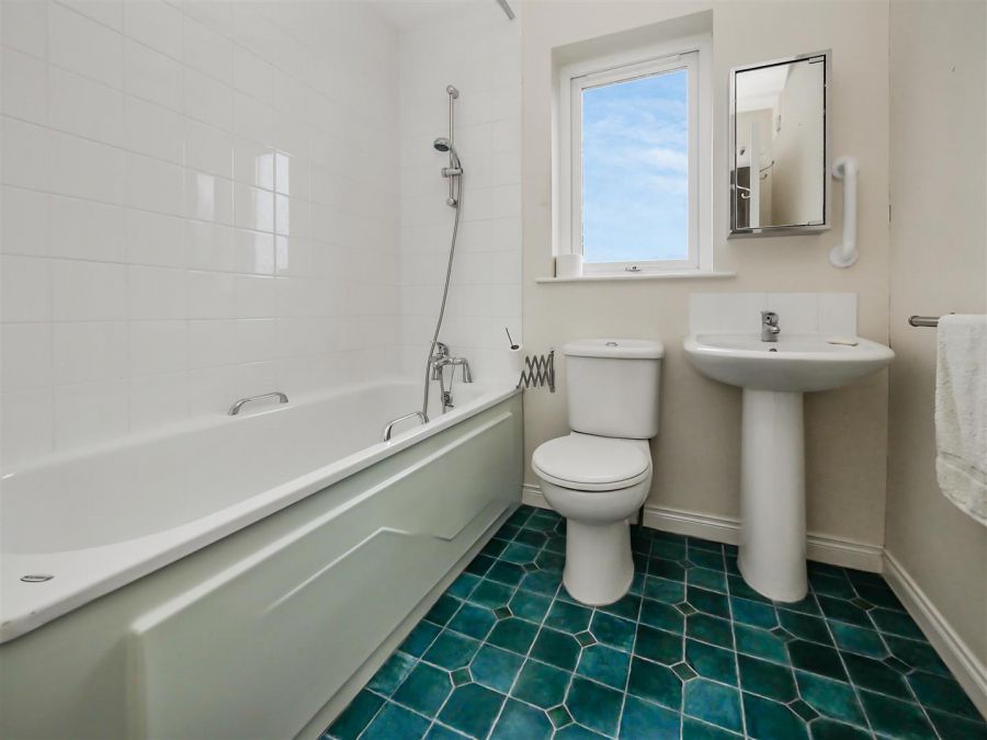 11 Kingscourt Close, Castlereagh Road