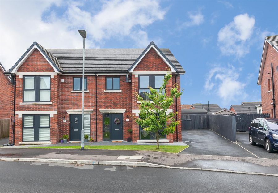 10 Baronsgrange Rise