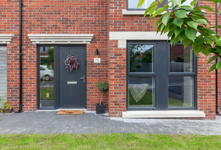 10 Baronsgrange Rise