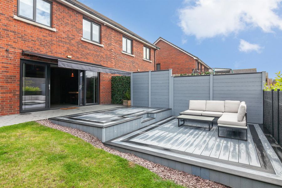 10 Baronsgrange Rise