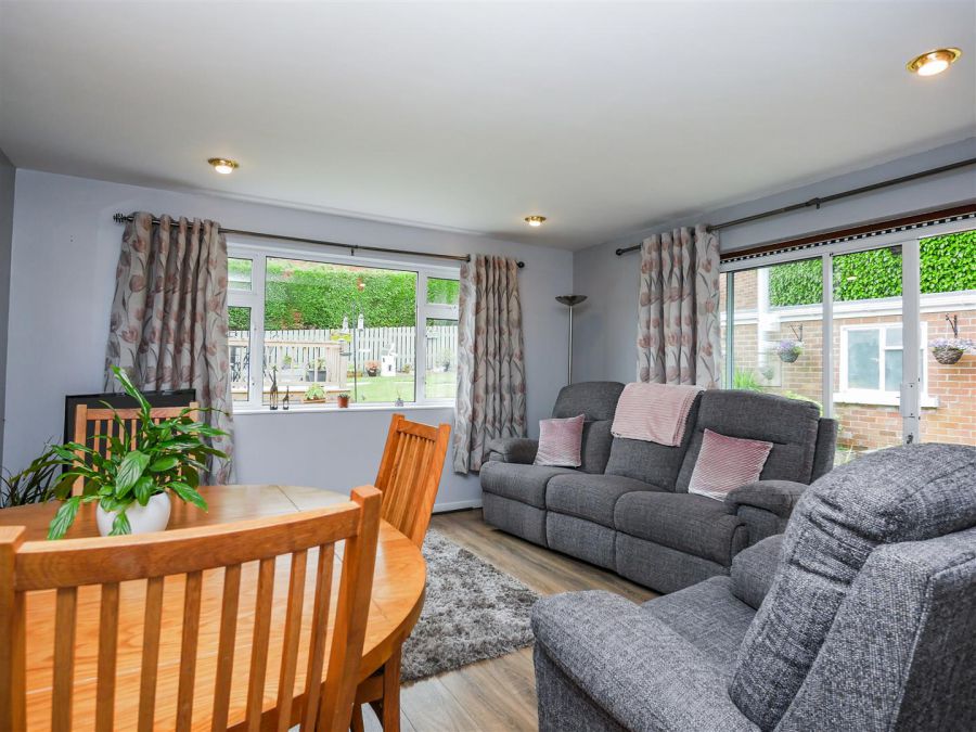 23 Cairnshill Green