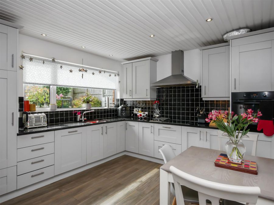 6 Cairnshill Drive