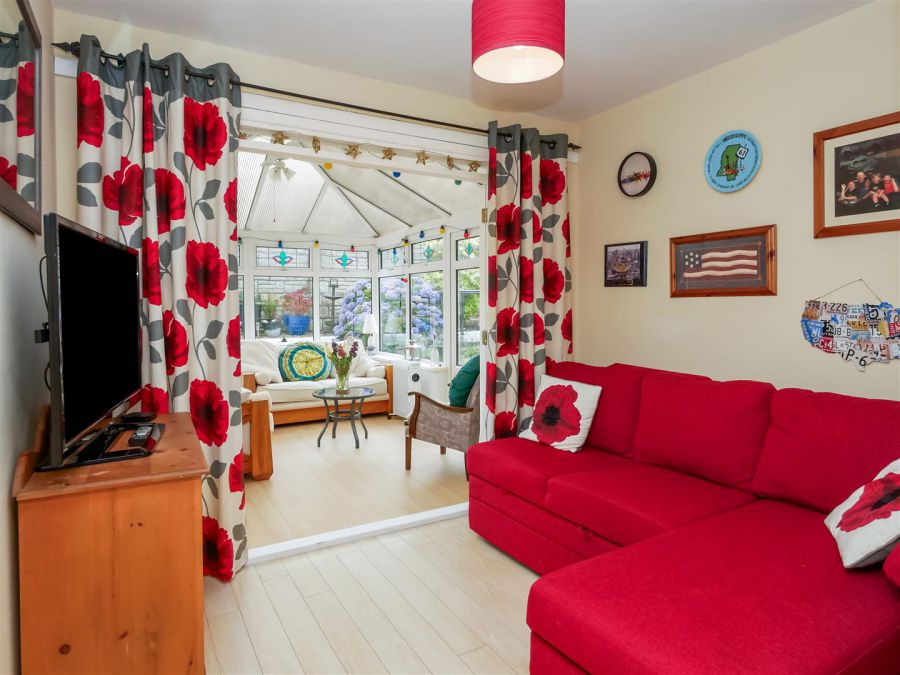 6 Cairnshill Drive