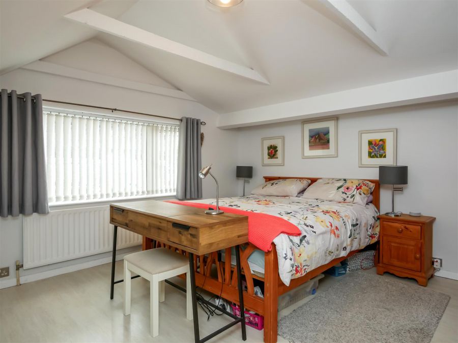 6 Cairnshill Drive