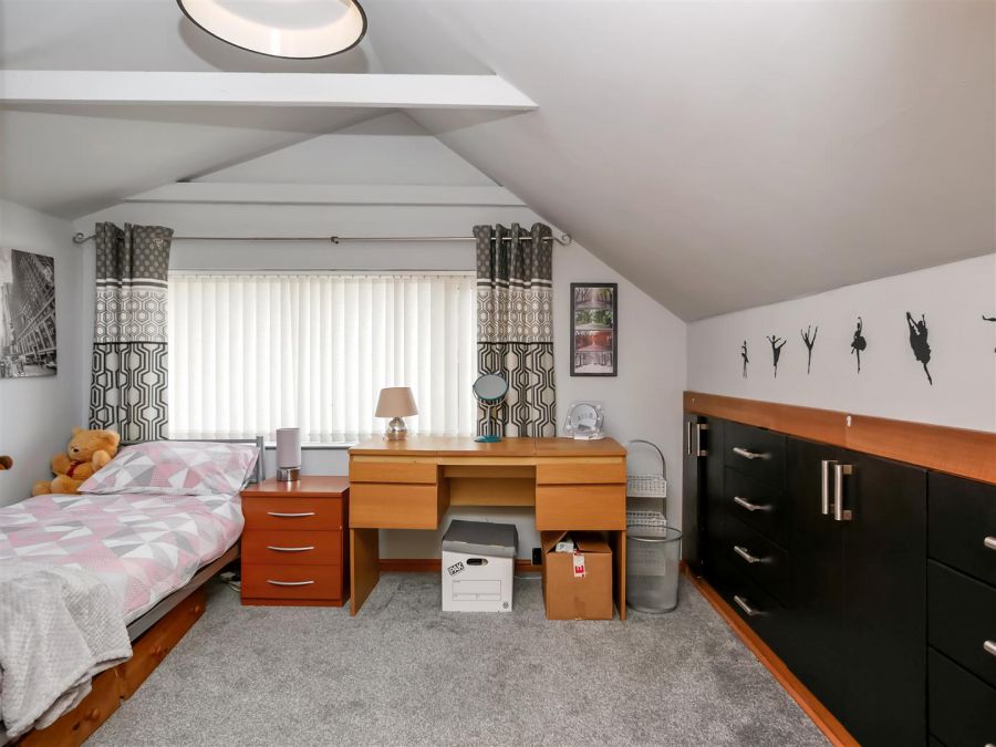 6 Cairnshill Drive