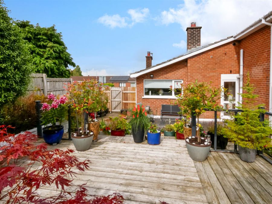 6 Cairnshill Drive
